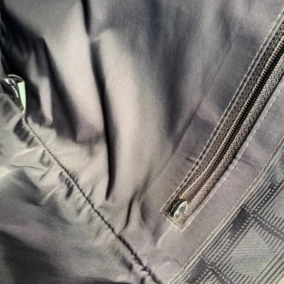 💚💚 CHANEL Travel Line Black Tote Shoulder Bag - Picture 12 of 16